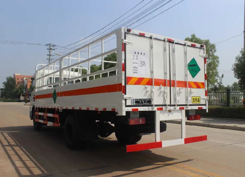 成都到鶴山區(qū)危險品運輸